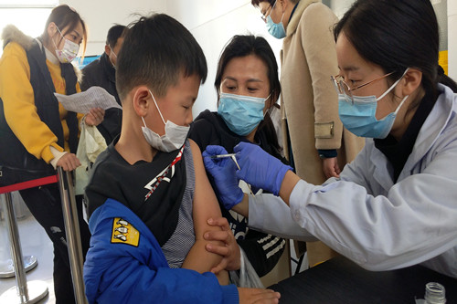 嘉苑幼儿园接种疫苗我们在行动