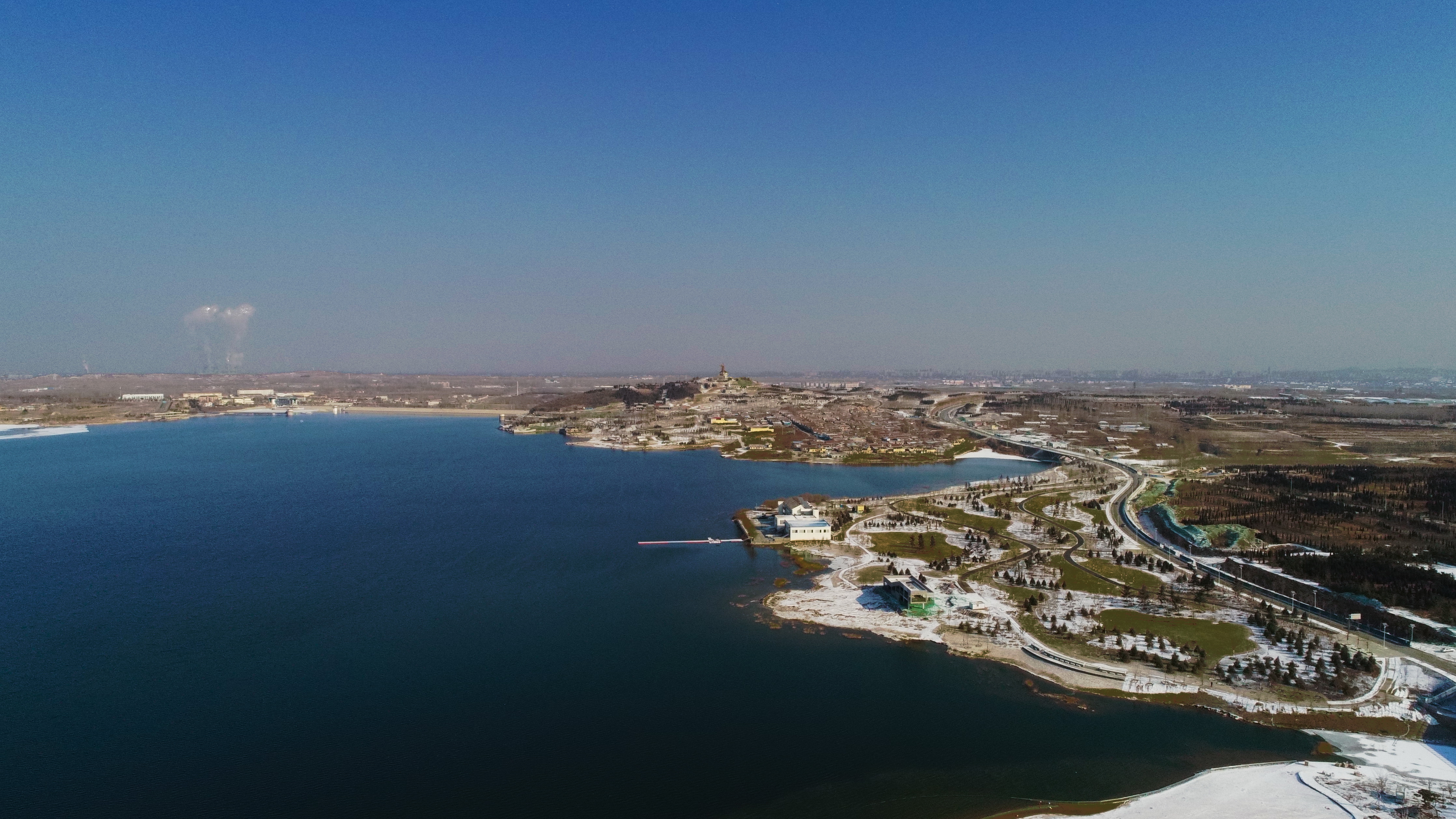 鸟瞰湖东岸